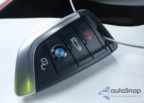 2025 BMW 330I xDrive z USA, uszkodzony, nr VIN 3MW89CW09S8F01993